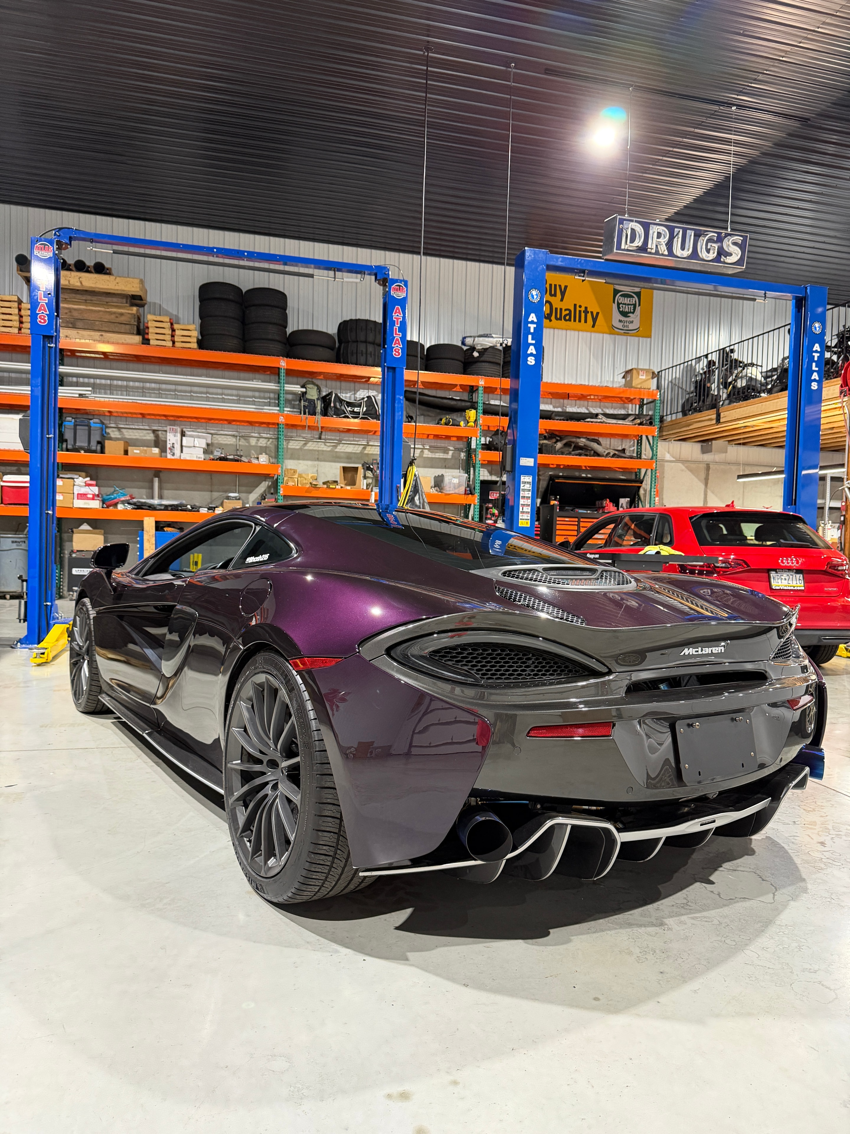 2018 McLaren 570GT — engine bay detail